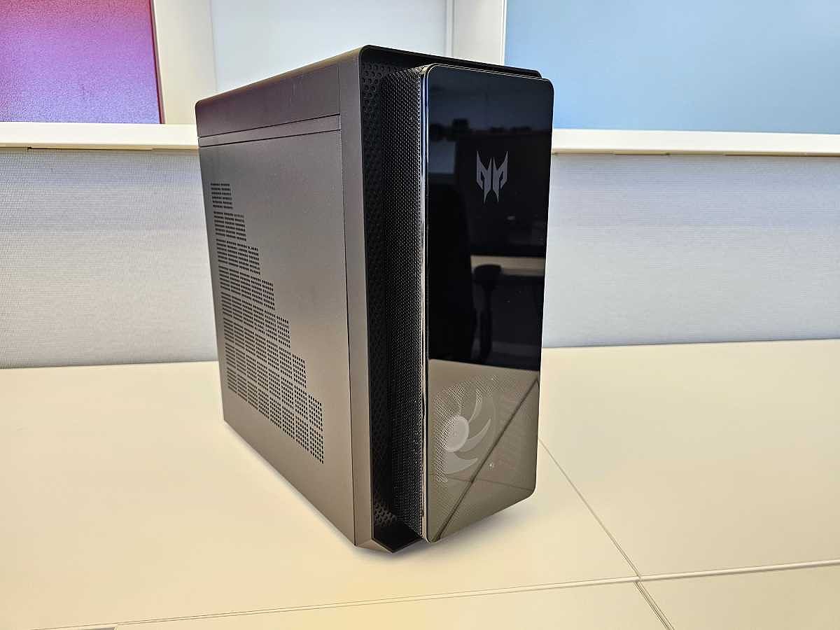 Acer Predator Orion 3000 front angle